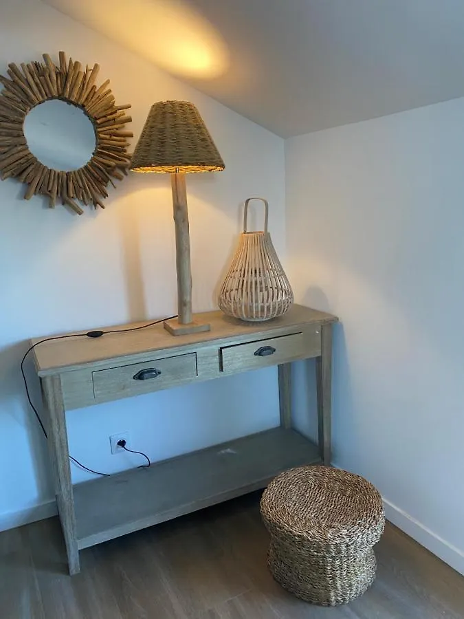 Apartamento Les Nuits Etoilees, Studio Terrasse Apercu Mer, Tres Lumineux, Ac, 100M Du Port Sanary